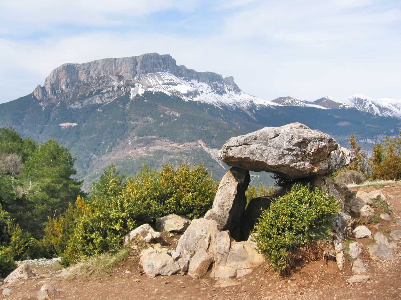 Dolmens of Sobrarbe : Tella and Biello Sobrarbe